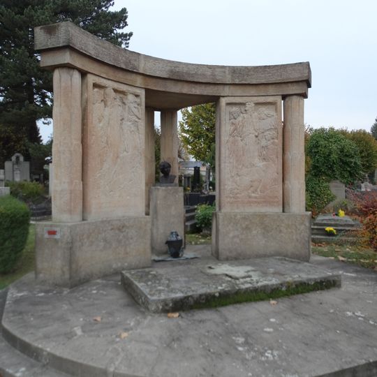 Náhrobek rodiny Hrubých