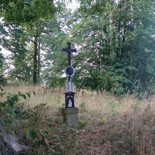Kříž západně od Postupic