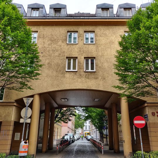 Gemeindebau Mittelgasse 1