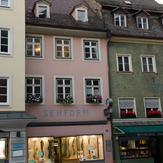 Wohn- und Geschäftshaus