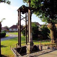 Kříž u zvonice v Koutech