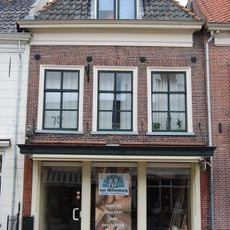 Pand met schilddak en lijstgevel met empireramen