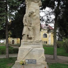 Pomník obětem světových válek v Lovčících u Nového Bydžova