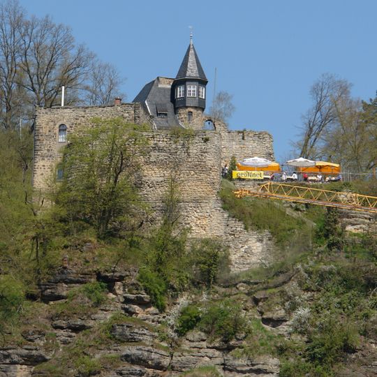 Ehemalige Burganlage mit Wohnturm, Vorhof, Innenhof und Umfassungsmauer Am Grünbach 11
