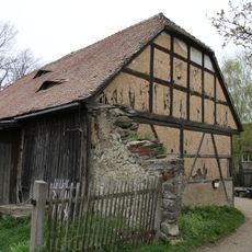 Wohnstallhaus und zwei Scheunen eines Dreiseithofes An der Hohle 2