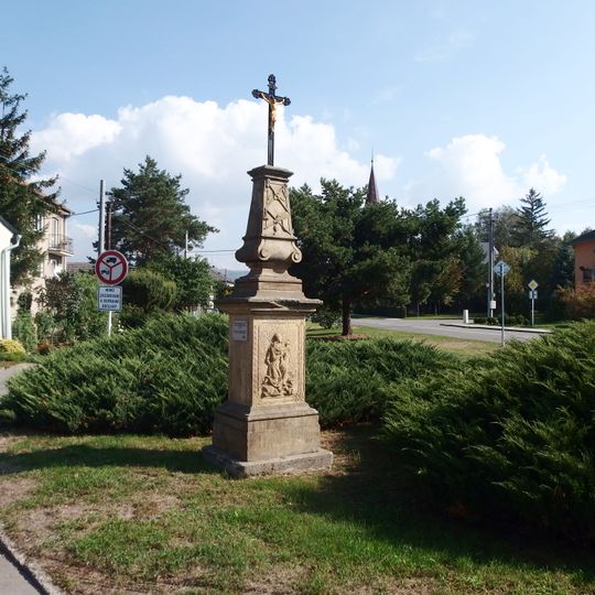 Kříž v Babicích na rozcestí