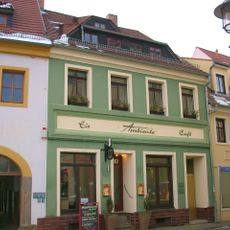 Wohnhaus in geschlossener Bebauung, mit Laden Markt 5 (Altstadt)