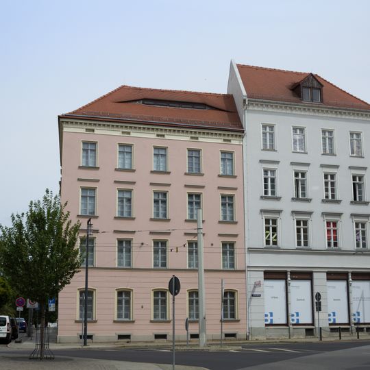 Wohnhaus in geschlossener Bebauung, Eckhaus Am Museum 2