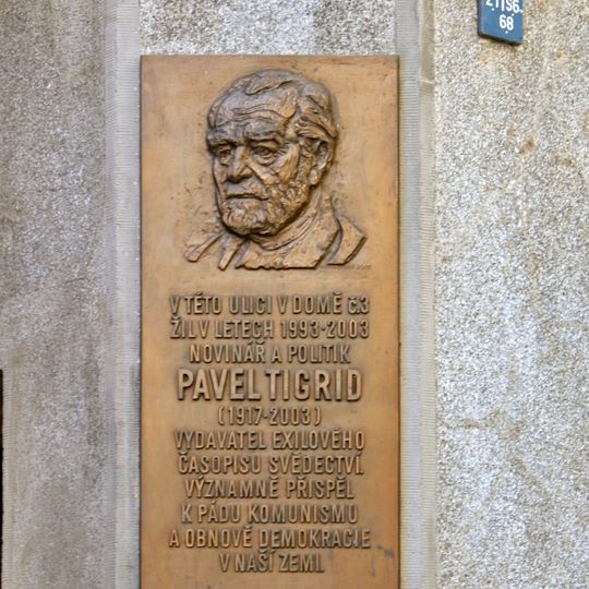 Plaque to Pavel Tigrid, U starého hřbitova