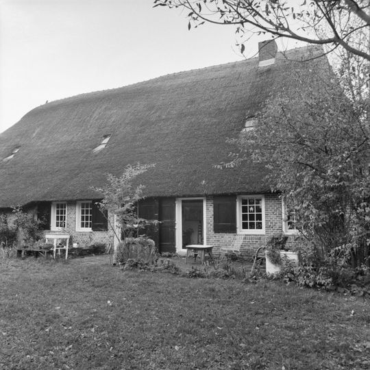Hallenhuisboerderij met middenlangsdeel