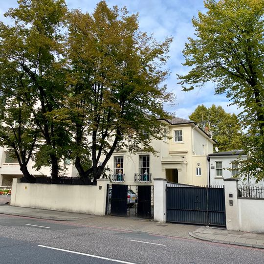 26, Wellington Place Nw8
