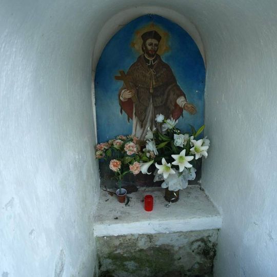 Kaple svatého Jana Nepomuckého východně od Vysokých Popovic