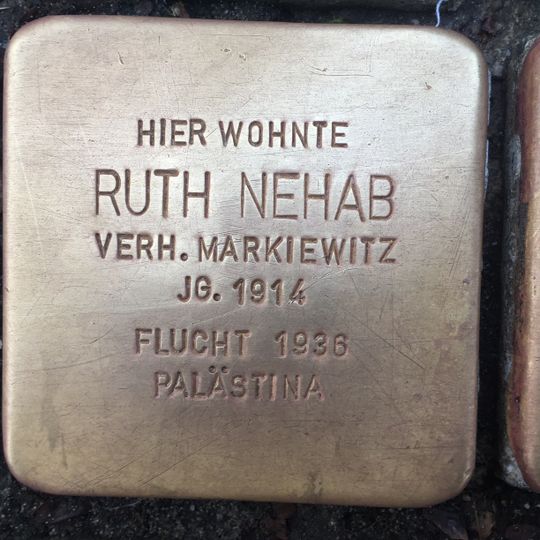 Stolperstein en memoria de Ruth Nehab