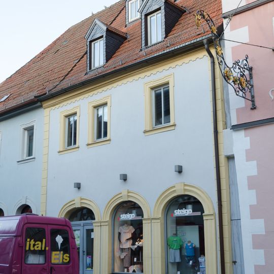 Wohn- und Geschäftshaus