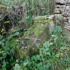 Kříž nad bývalým domem čp. 4 ve Skokách