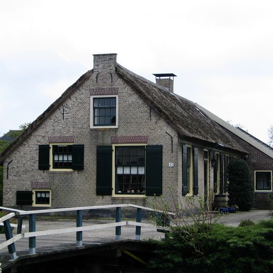 Boerderij. Langhuis, oude roedeverdeling in vensters