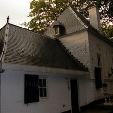 Kasteel Loon op Zand: tuinhuisje en grachthuisje