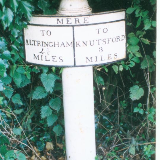 Milepost, S of Bucklow Hill