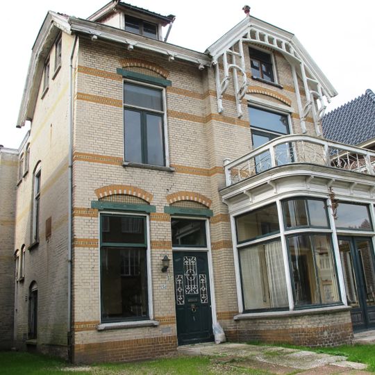 Vrijstaande stadsvilla