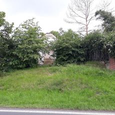 Kaplička v Holedečku nad křižovatkou