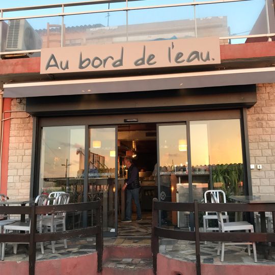 Au Bord de l'Eau