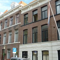 Herenhuis op rechthoekige plattegrond in eclectische stijl