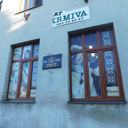 Pamětní deska Valentina Induse v Polné