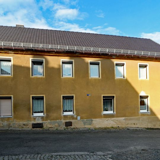 Wohnhaus in offener Bebauung Wiesenstraße 1
