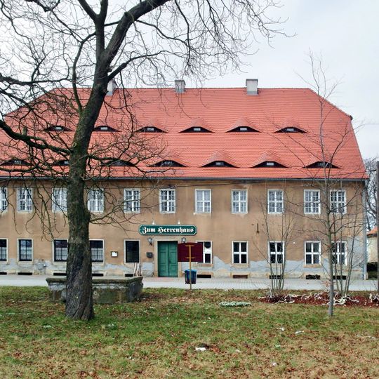 Rittergut Nostitz; Herrenhaus , vier Wirtschaftsgebäude und südliche Gutsscheune des ehem Rittergutes Nostitz Nostitz 3, 4, 5, 5a, 6