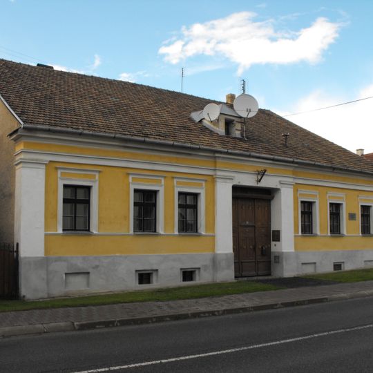 House number 10, Hybe