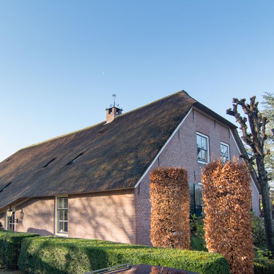 Boerderij, langhuis, afgewolfde topgevel