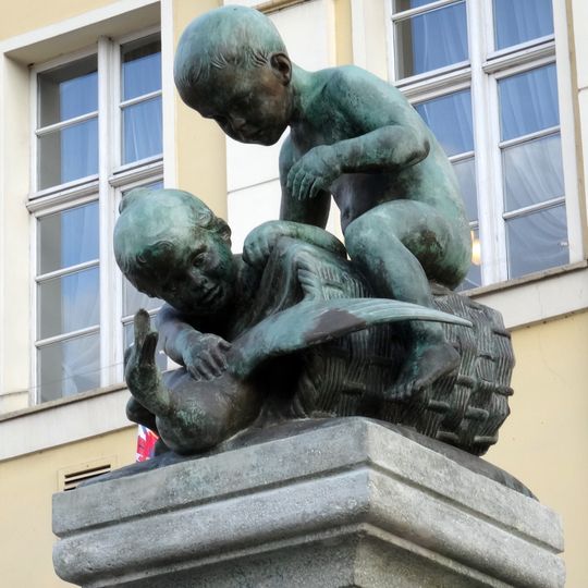 Dzieci bawiące się z gęsią monument in Bydgoszcz