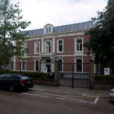 Vrijstaande villa in eclectische stijl op samengestelde plattegrond