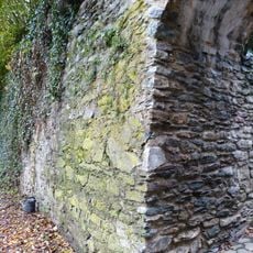 Teil der ehem. Stadtbefestigung (Stadtmauer und Stadtgraben)