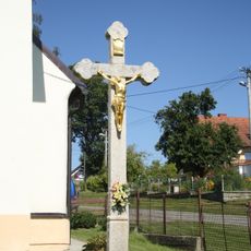 Kříž u kaple v Pokojově