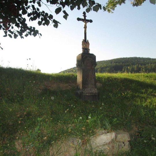 Kříž u pole u Křížova