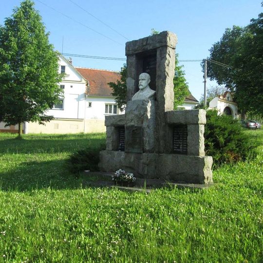 Pomník padlým v Dýšině