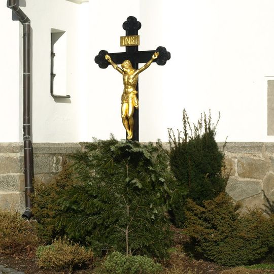 Kříž u kostela ve Vacově