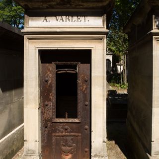 Grave of Varlet
