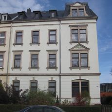 Mietshaus in halboffener Bebauung Schulstraße 115