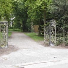 De Brink: Toegangshekken