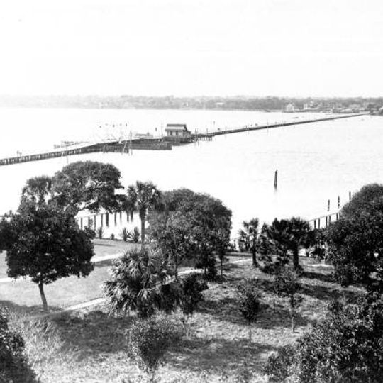 Veterans Memorial Bridge
