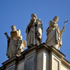 Rappresentato con un angioletto, simbolo del Vangelo.