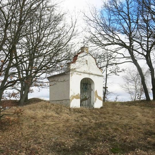 Kaple svatého Huberta u cesty východně od Lidně