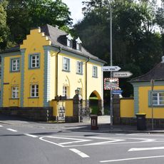 Ehemaliges Gärtnerwohnhaus mit Parkeingang