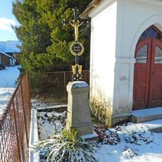 Kříž u kaple v Kopaninách