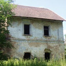 Dwór w Młodziejowicach