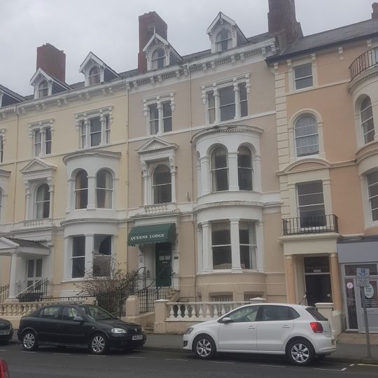 Queen's Lodge Hotel