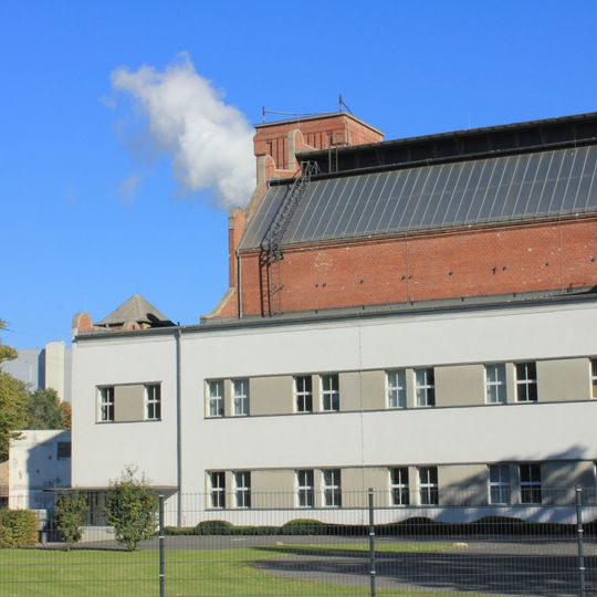 Kraftwerk Unterspree, Kessel- und Maschinenhaus mit Büroanbauten Wiesendamm 24, 28, 32, 38
