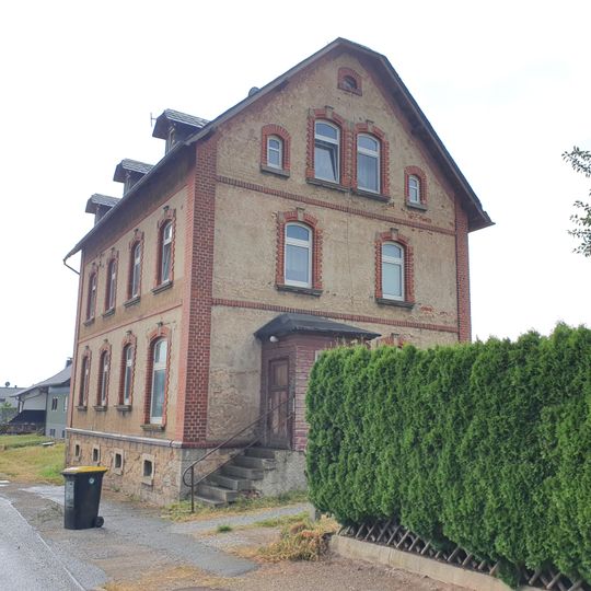 Mietshaus in offener Bebauung Hauptstraße 57